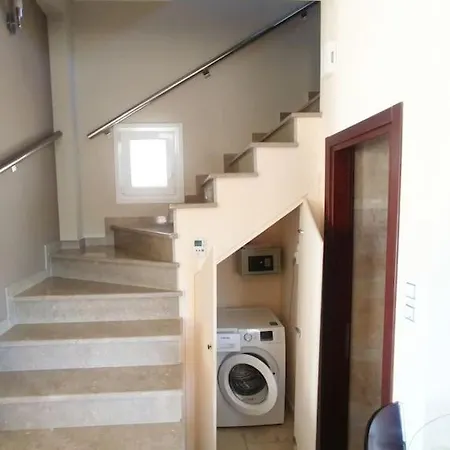 *elia*/5' From Town & Sea/ Mountain View 公寓 *