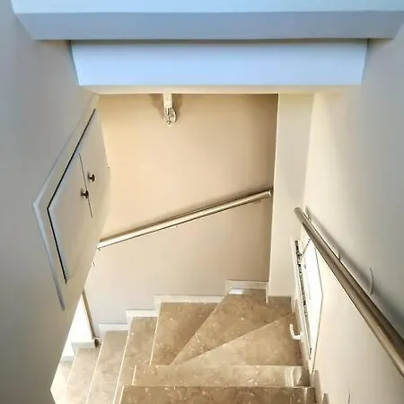 *elia*/5' From Town & Sea/ Mountain View 公寓 Frínion