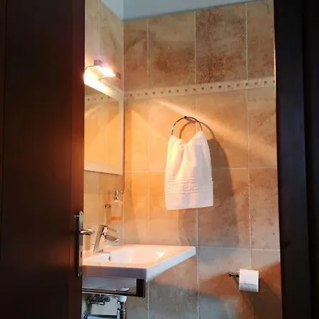 *elia*/5' From Town & Sea/ Mountain View