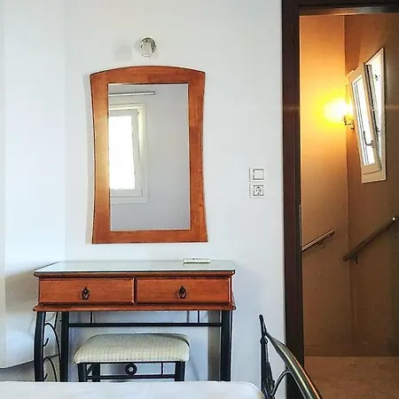 *elia*/5' From Town & Sea/ Mountain View Frínion