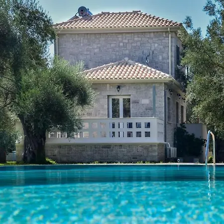 *elia*/5' From Town & Sea/ Mountain View Apartamento