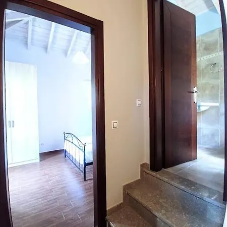 *elia*/5' From Town & Sea/ Mountain View Apartamento Frínion