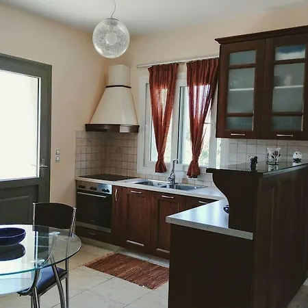 *elia*/5' From Town & Sea/ Mountain View Apartment