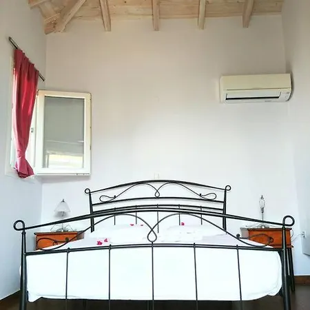 *elia*/5' From Town & Sea/ Mountain View Apartamento Frínion