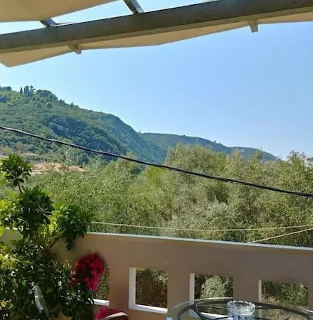 *elia*/5' From Town & Sea/ Mountain View *